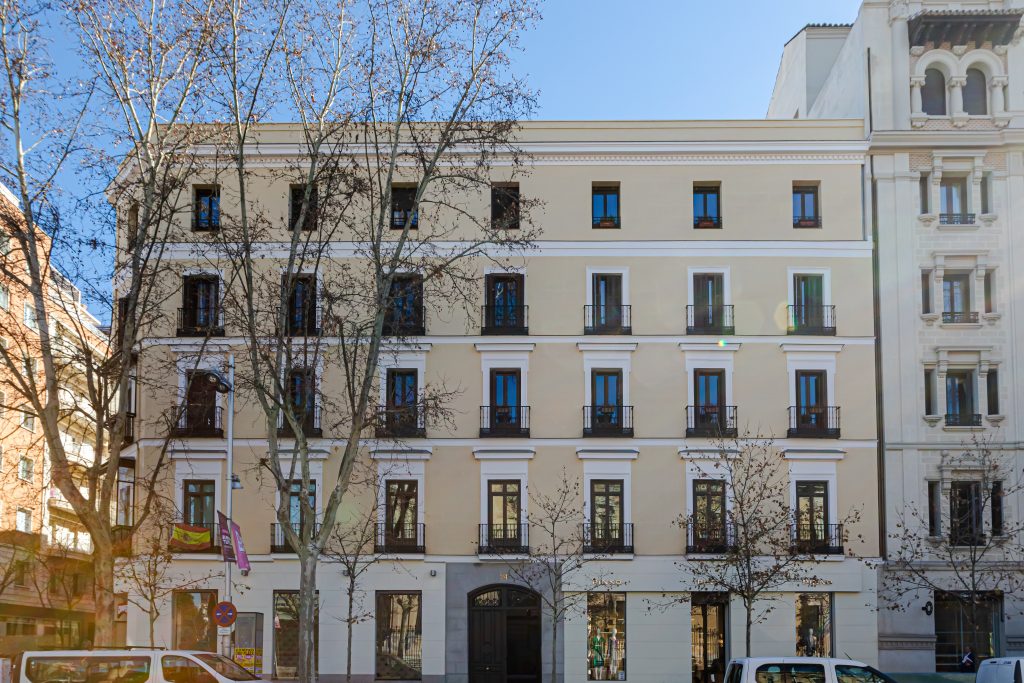 fachada rehabilitada en Madrid zona prime materiales y acabados de calidad